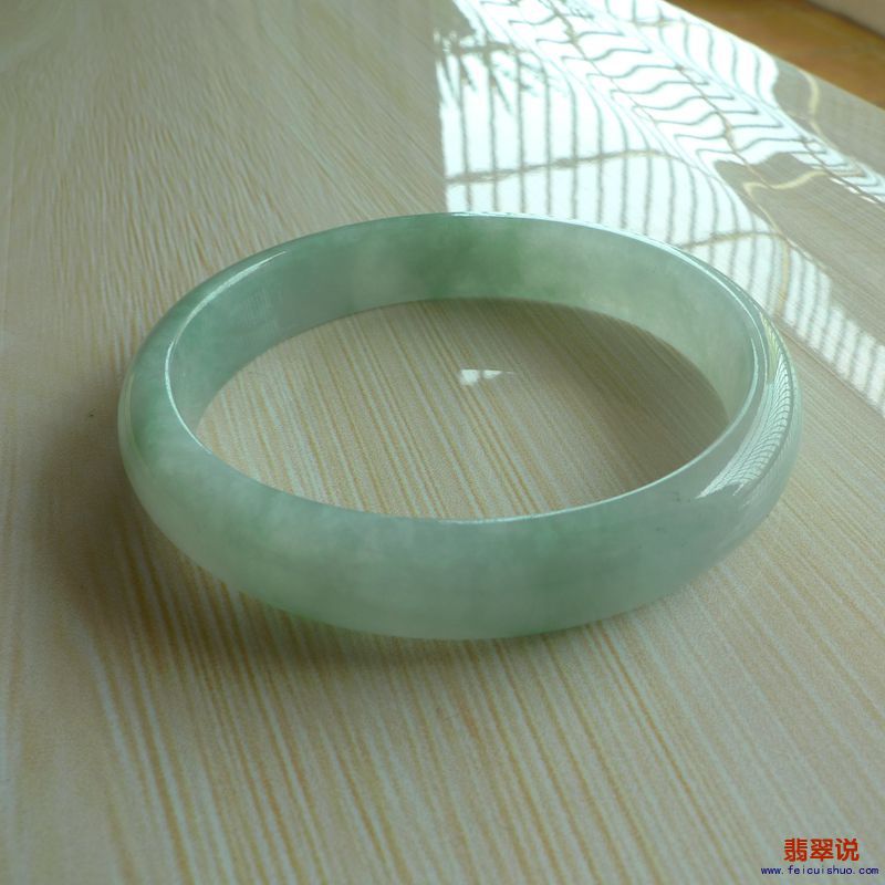 【缅甸老坑A货翡翠冰种飘绿贵妃手镯54MM】 【价格】-特价980 【尺寸】-54.12*48.73*11.12*6.20mm 【证书】- ...
