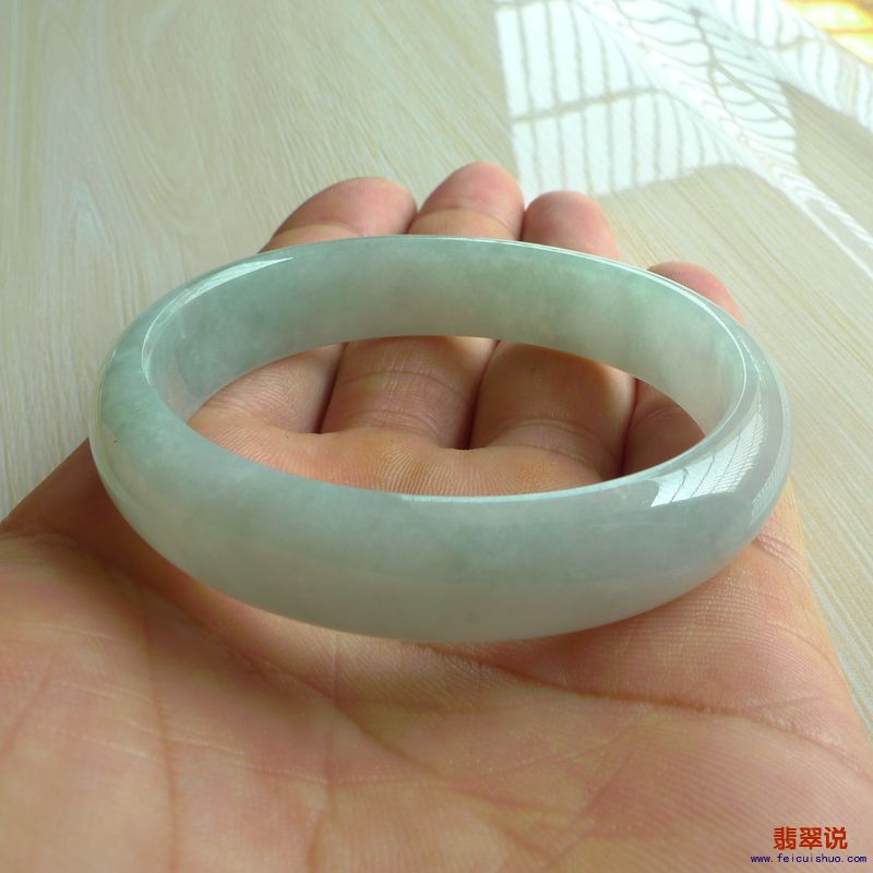 【缅甸老坑A货翡翠冰种淡绿贵妃手镯55MM】 【价格】-1380 【尺寸】-55.39*48.62*13.30*6.56mm 【证书】-158 ...