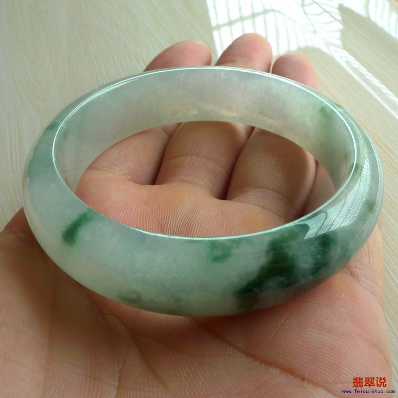 【缅甸老坑A货翡翠冰种飘花正装手镯57MM】 【价格】-8000 【尺寸】-57.26*15.37*7.93mm 【证书】-158GA2160 ...