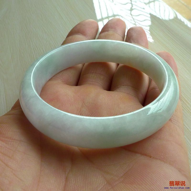 【缅甸老坑A货翡翠淡绿正装手镯56MM】 【价格】-特价900 【尺寸】-56.78*13.50*7.35mm 【证书】-158GA23705 ...