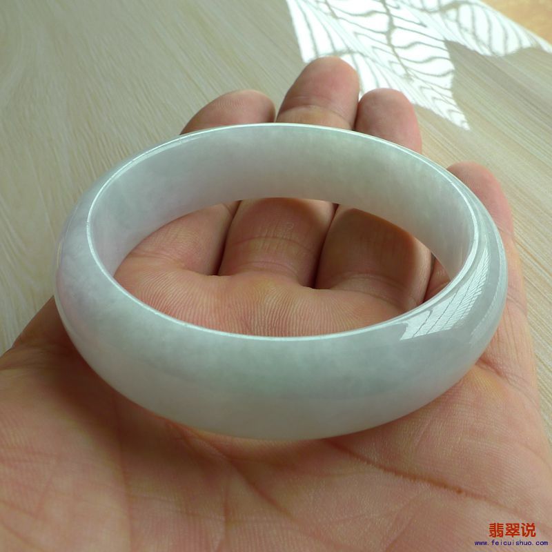 【缅甸老坑A货翡翠淡绿正装手镯54MM】 【价格】-1500 【尺寸】-54.55*15.66*6.68mm 【证书】-158GA237021  ...