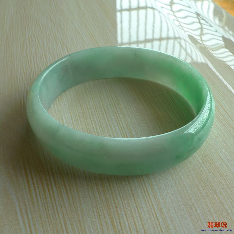 【缅甸老坑A货翡翠阳绿贵妃手镯58MM】 【价格】-1600 【尺寸】-58.08*48.78*15.76*5.91mm 【证书】-158GA23 ...