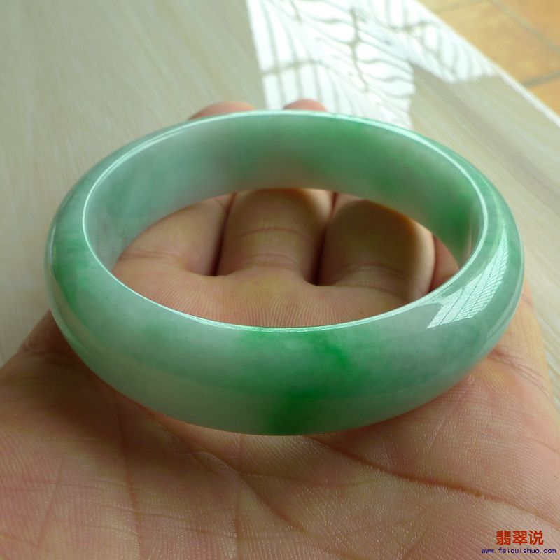【缅甸老坑A货翡翠阳绿正装手镯55MM】 【价格】-4600 【尺寸】-55.96*15.44*7.55mm 【证书】-158GA237005  ...