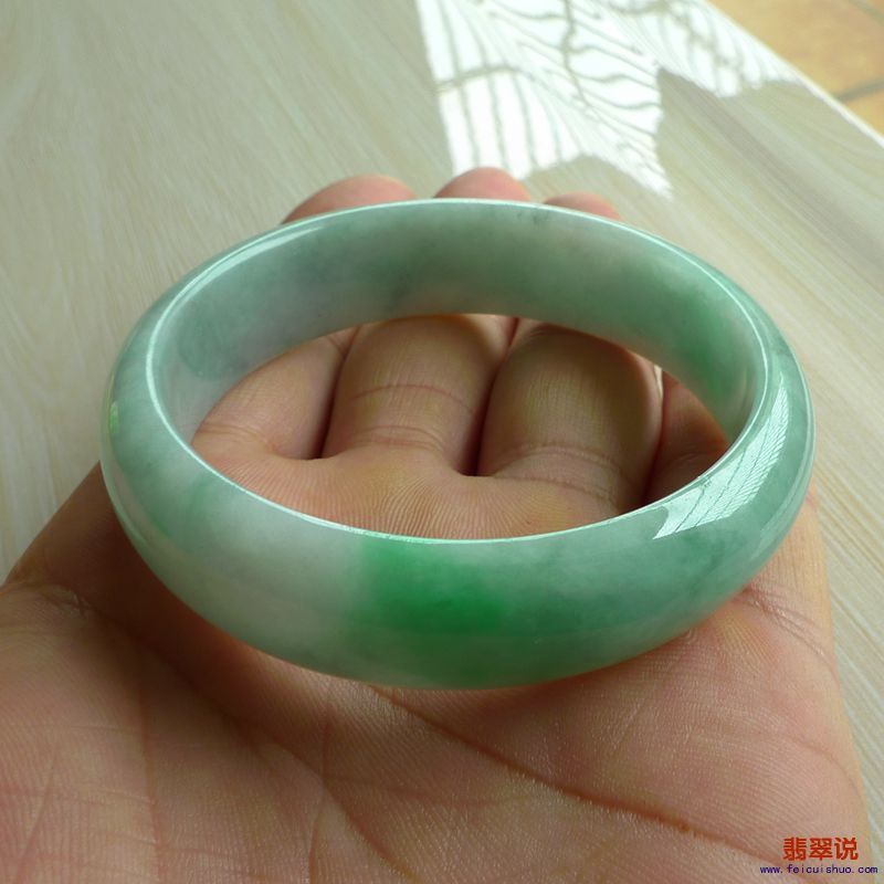 【缅甸老坑A货翡翠阳绿正装手镯55MM】 【价格】-3600 【尺寸】-55.96*15.30*6.56mm 【证书】-158GA237055  ...