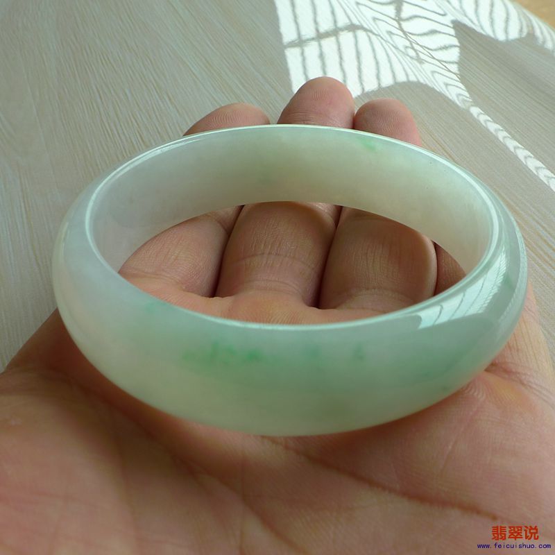 【缅甸老坑A货翡翠水润正装手镯56MM】 【价格】-5800 【尺寸】-56.78*15.72*6.93mm 【证书】-158GA237124  ...