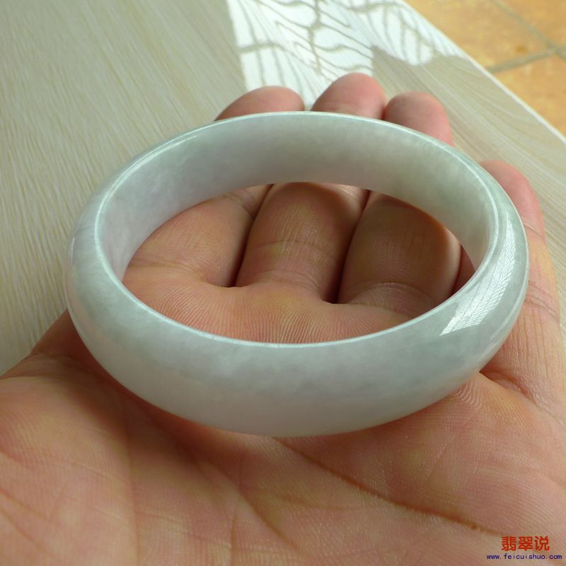 【缅甸老坑A货翡翠淡绿正装手镯56MM】 【价格】-1200 【尺寸】-56.80*14.40*6.78mm 【证书】-158GA237045  ...