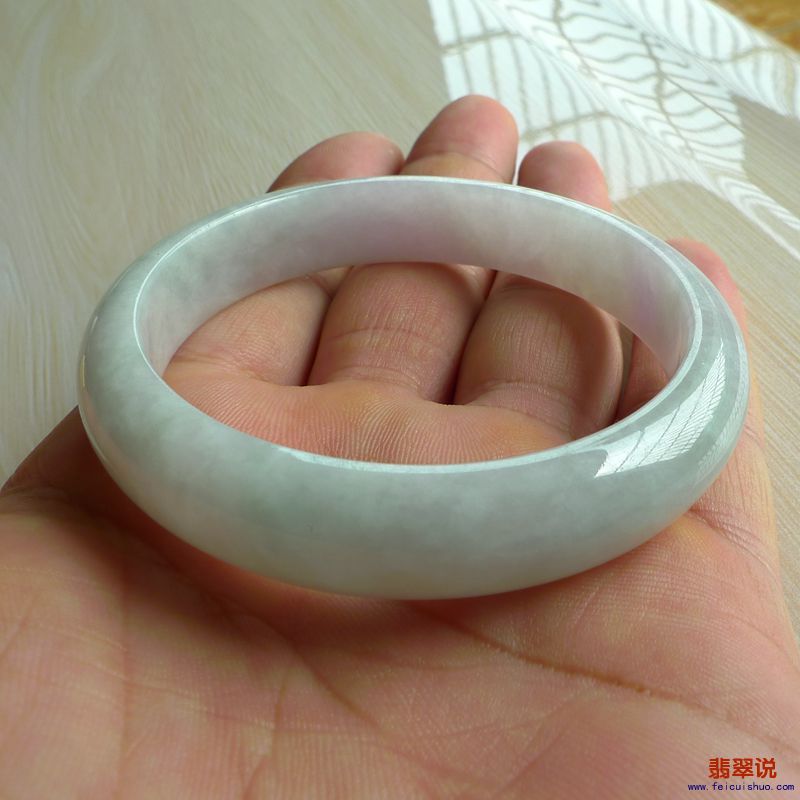 【缅甸老坑A货翡翠春带彩正装手镯56MM】 【价格】-特价880 【尺寸】-56.70*12.50*7.35mm 【证书】-158GA237 ...