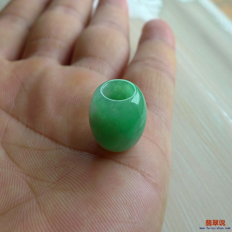 【缅甸老坑A货翡翠阳绿路路通】 【价格】-特价380 【尺寸】-15.68*13.68mm 【证书】-158GA237082 【重量】- ...