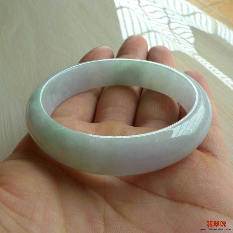【缅甸老坑A货翡翠淡绿正装手镯56MM】 【价格】-1380 【尺寸】-56.57*13.85*7.55mm 【证书】-158GA237047  ...