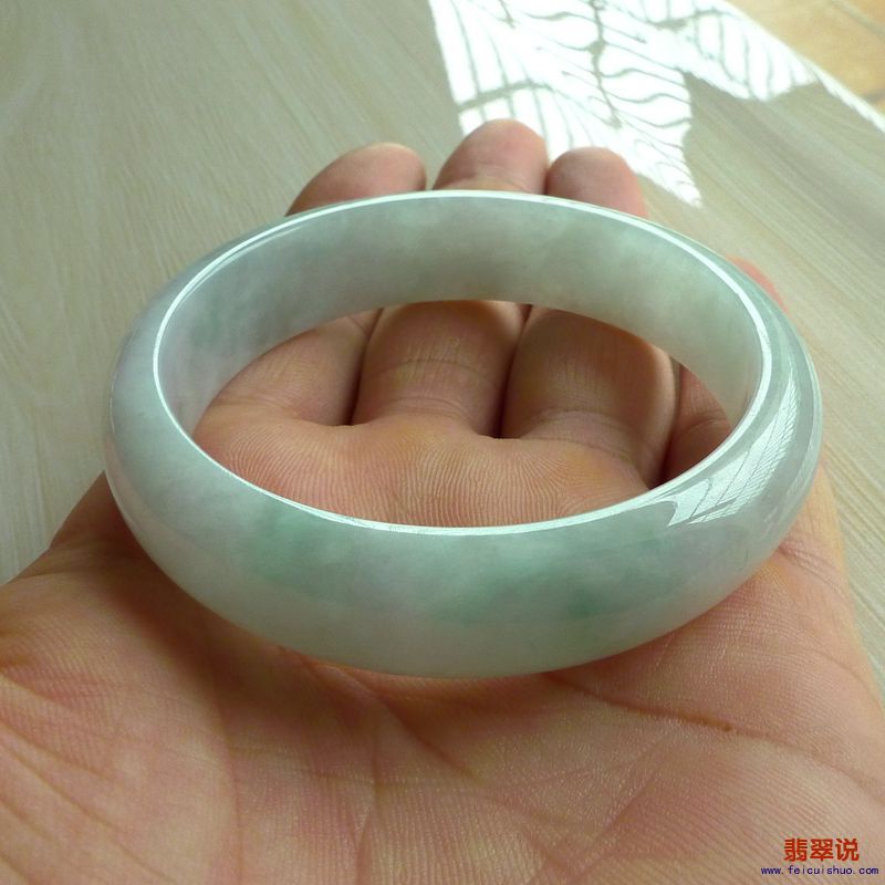 【缅甸老坑A货翡翠淡绿正装手镯57MM】 【价格】-1380 【尺寸】-57.33*14.18*7.56mm 【证书】-158GA237065  ...