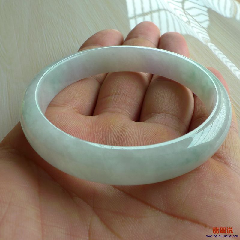 【缅甸老坑A货翡翠淡绿带彩正装手镯56MM】 【价格】-1200 【尺寸】-56.65*11.45*6.54mm 【证书】-158GA2370 ...