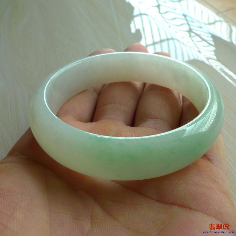 【缅甸老坑A货翡翠冰种飘阳绿正装手镯58MM】 【价格】-6600 【尺寸】-58*14.98*7.43mm 【证书】-158GA23713 ...