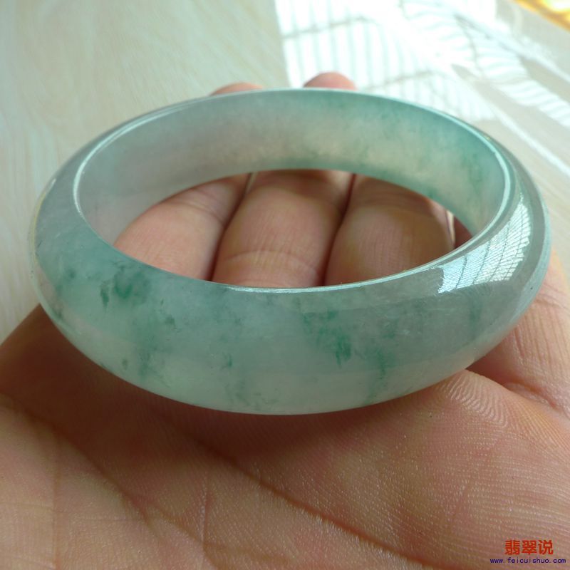 【缅甸老坑A货翡翠高冰飘花正装手镯55MM】 【价格】-35000 【尺寸】-55.15*15.60*8.62mm 【证书】-带证书  ...