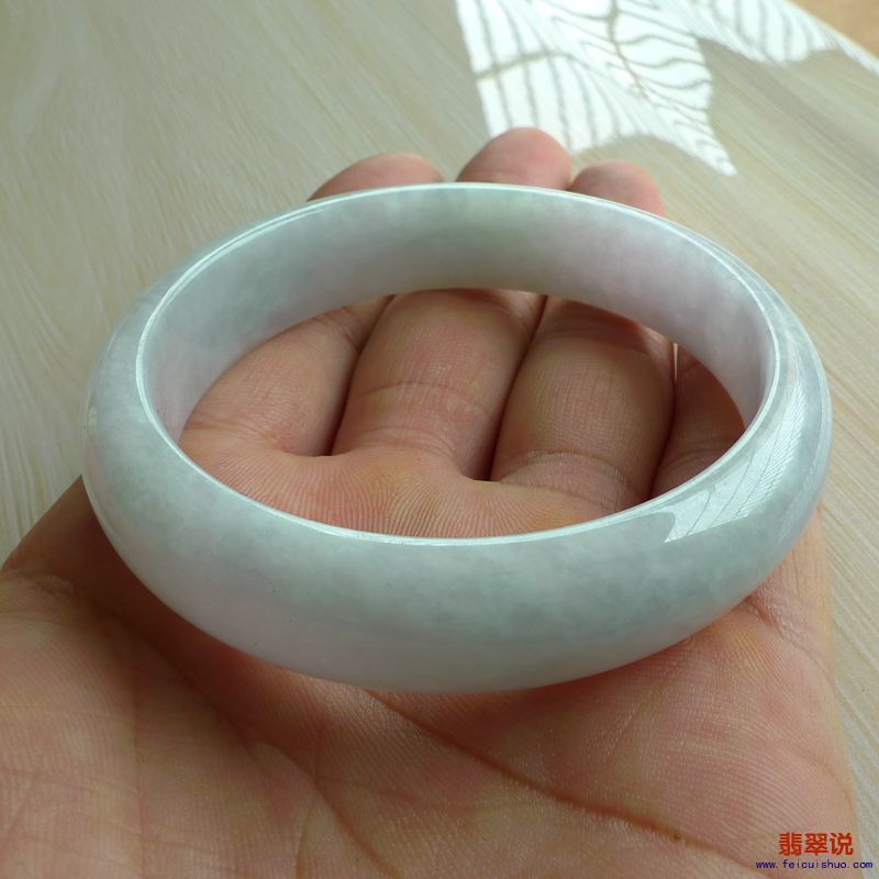【缅甸老坑A货翡翠淡绿正装手镯59MM】 【价格】-特价980 【尺寸】-59.53*14.50*7.58mm 【证书】-158GA23703 ...