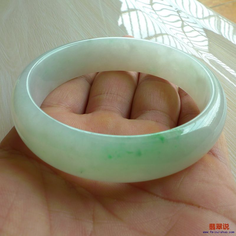 【缅甸老坑A货翡翠飘阳绿正装手镯60MM】 【价格】-6000 【尺寸】-60.56*15.85*7.26mm 【证书】-158GA237154 ...