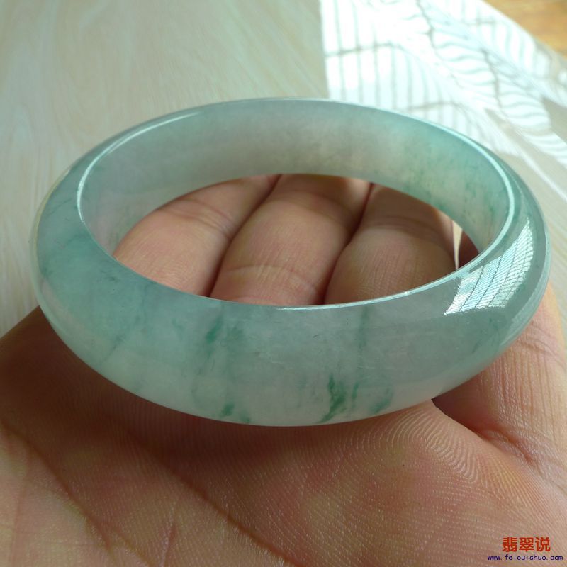 【缅甸老坑A货翡翠高冰飘花正装手镯57MM】 【价格】-36000 【尺寸】-57.73*15.48*8.42mm 【证书】-带证书  ...