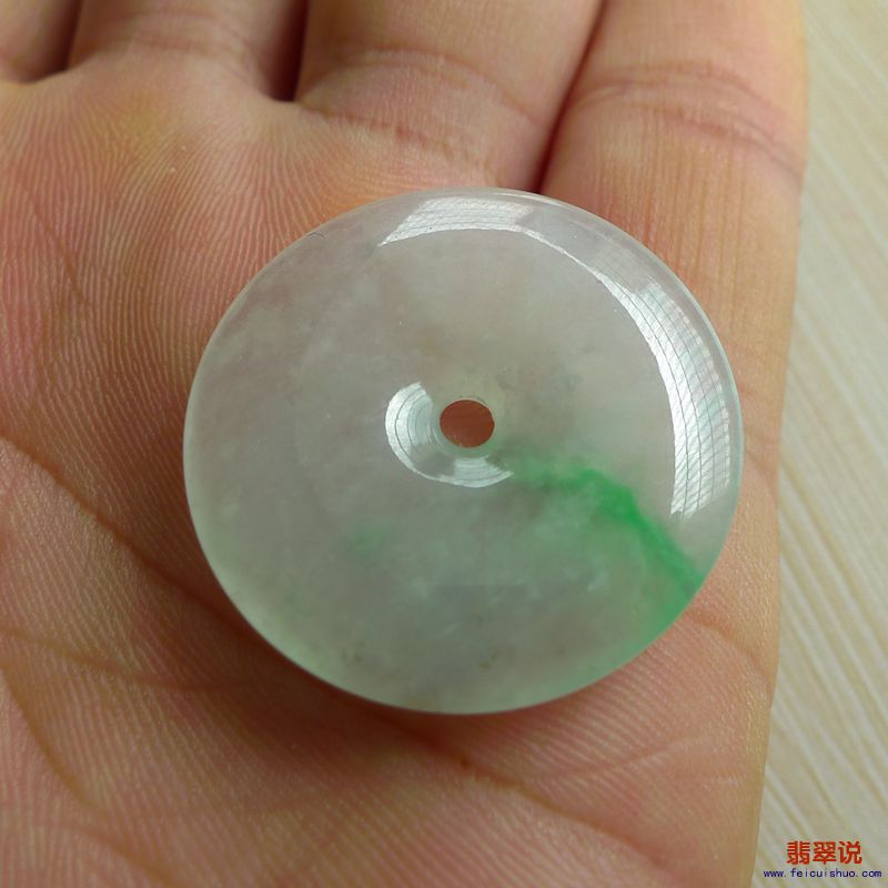 【缅甸老坑A货翡翠冰种平安扣】 【价格】-1800 【尺寸】-30.45*4.93mm 【证书】-送证书！ 【重量】-8.97g  ...