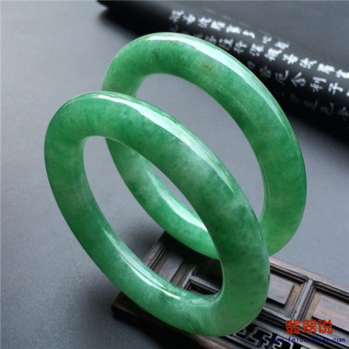 翡翠手镯5.jpg