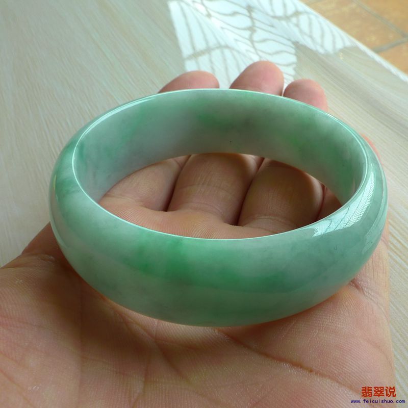 【缅甸老坑A货翡翠浅阳绿正装手镯58MM】 【价格】-3600 【尺寸】-58.76*19.16*7.33mm 【证书】-158GA237006 ...