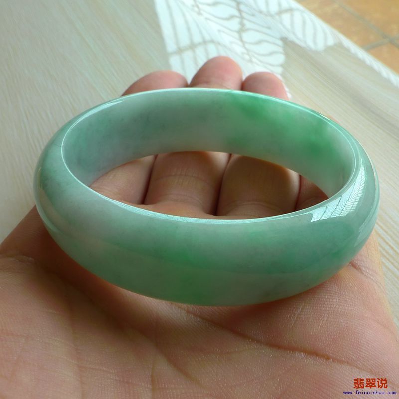 【缅甸老坑A货翡翠飘阳绿贵妃手镯56MM】 【价格】-1500 【尺寸】-56.38*49.16*17.02*7.38mm 【证书】-158GA ...