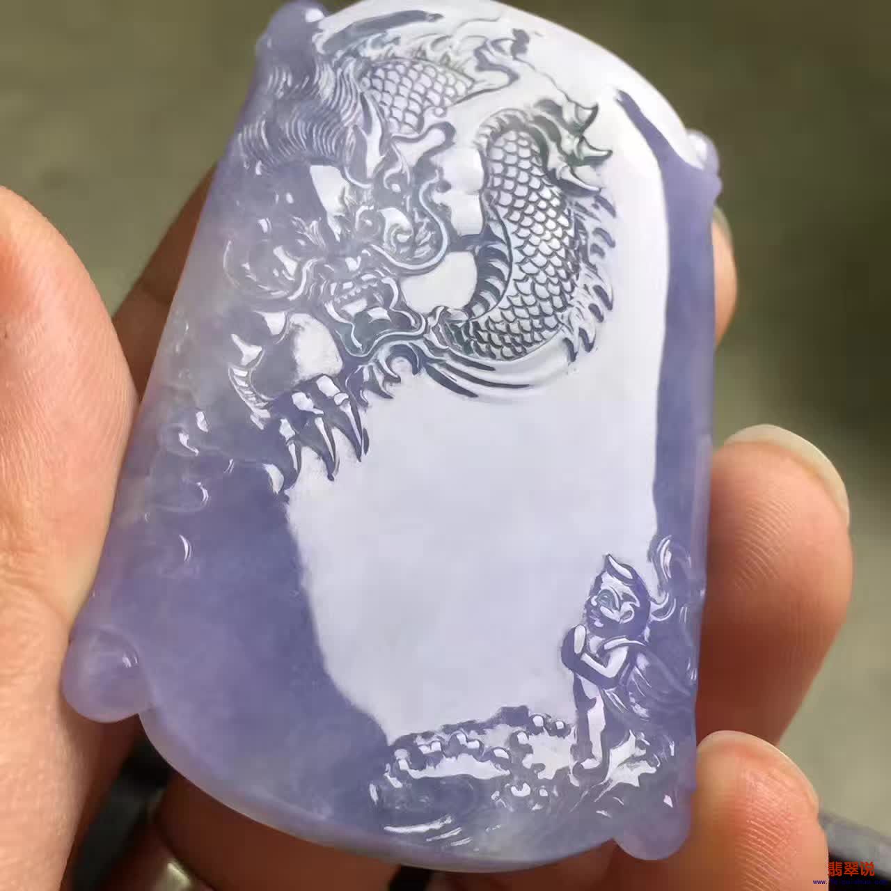  冰种浓春彩龙牌，价28000，尺寸64*42.6*8.6，种好水头足，玉质细腻，揭阳大师级雕工